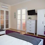 Synagogue View Apartment
